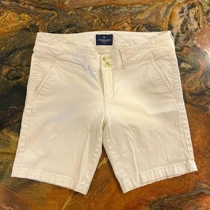 American Eagle Bermuda shorts sz 4 stretch white